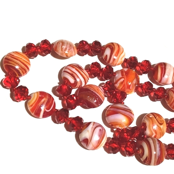 VINTAGE SHADES OF RED WHITE ART GLASS FLAT AND RED BEADED 37" NECKLACE - Picture 8 of 9